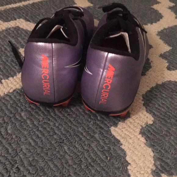 Nike sports cleats, condition like new - Picture 2 of 5